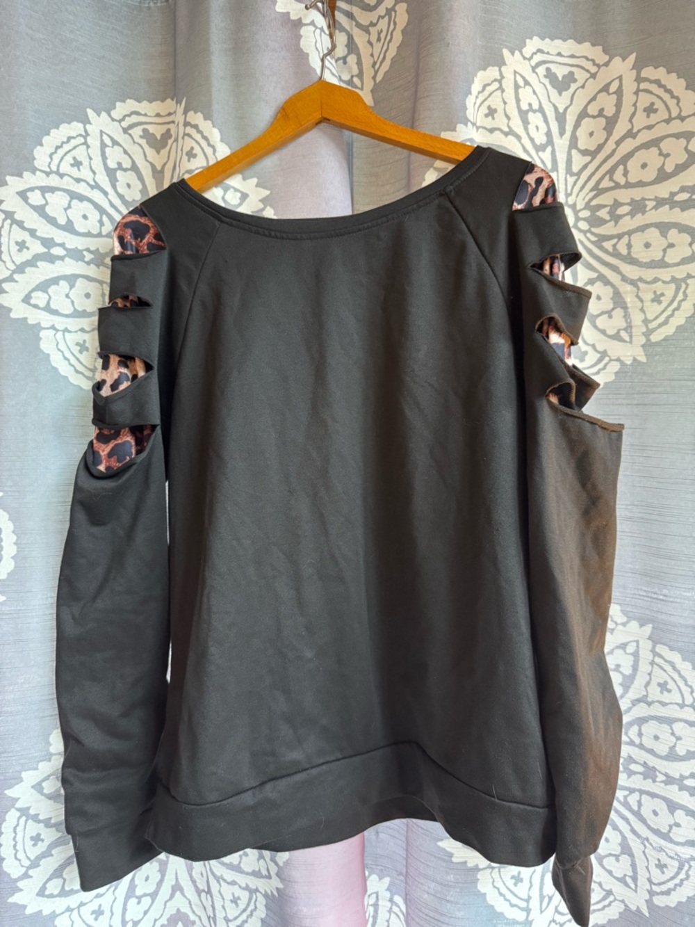Black 🖤 Retro Cut-Out Women's Sweatshirt Size XL